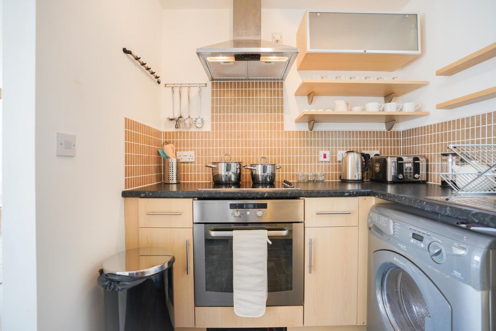 Stylish Apartment With Private Parking Кардіфф Екстер'єр фото