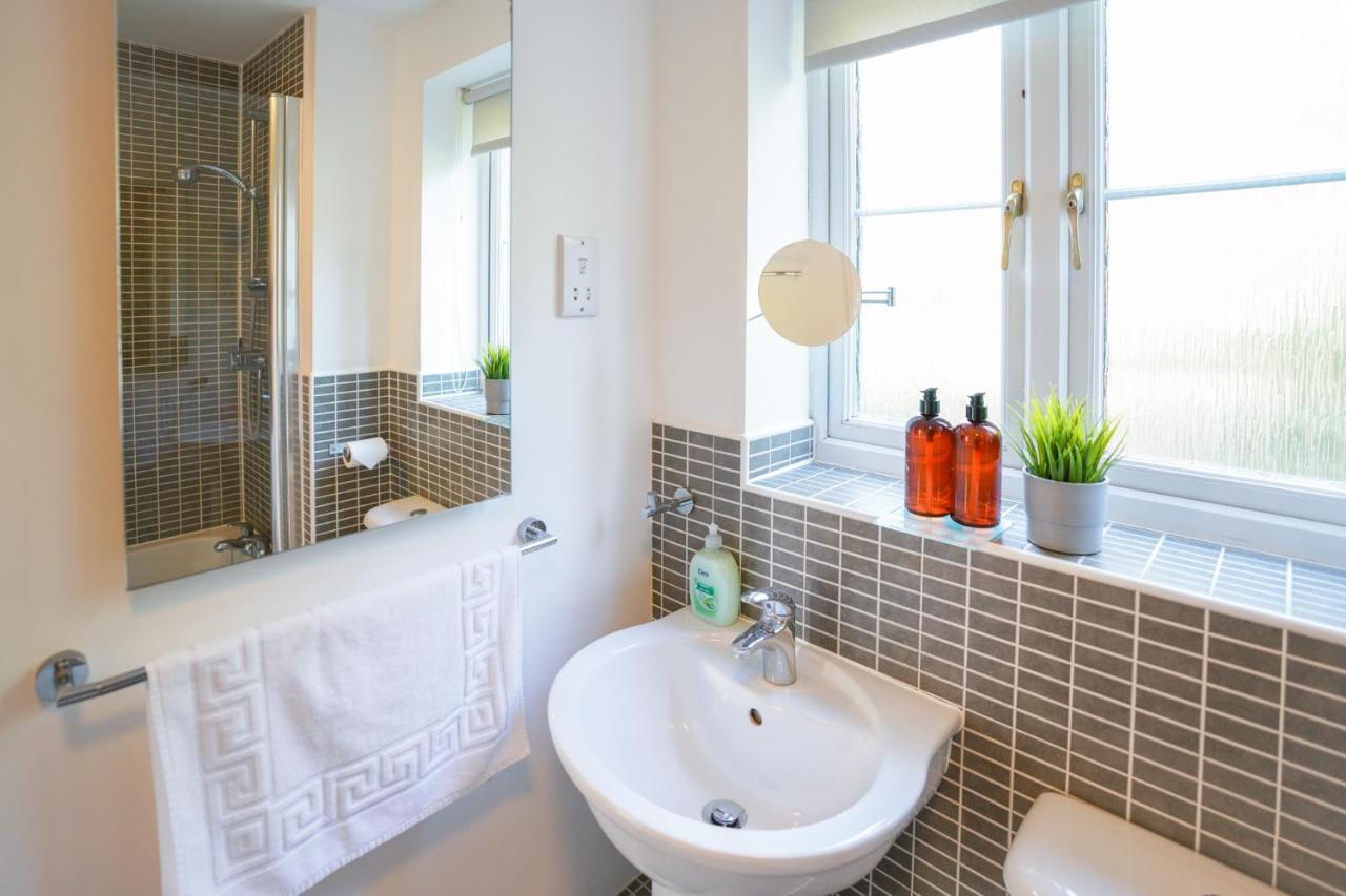 Stylish Apartment With Private Parking Кардіфф Екстер'єр фото