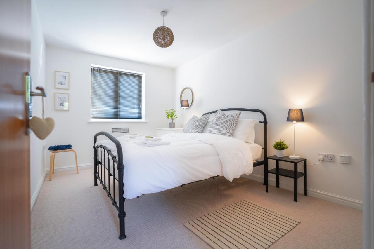 Stylish Apartment With Private Parking Кардіфф Екстер'єр фото